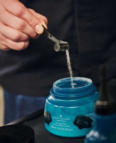 Urban Alchemy Opus Magnum signature cleanse Profesionálny hĺbkovo čistiaci prípravok s vitamínom C 300g